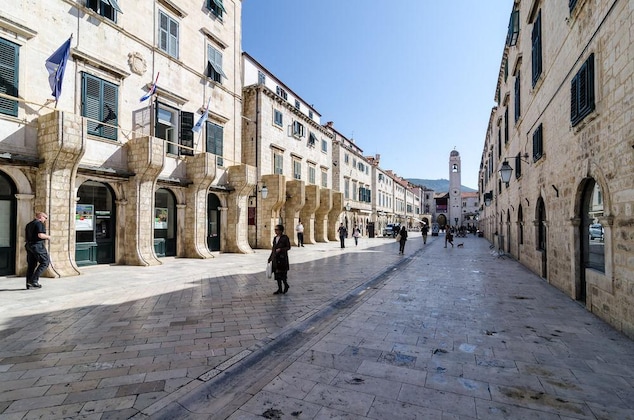 Gallery - Steps Old Town Apartments By Irundo