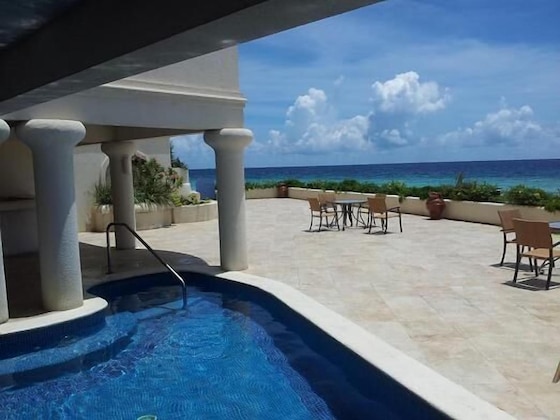 Gallery - South Ocean Villa 402