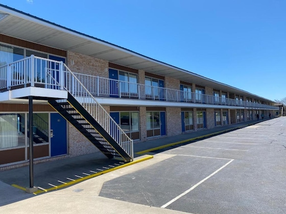 Gallery - Days Inn & Suites By Wyndham St. Ignace Lakefront
