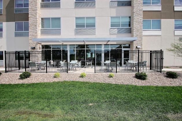 Gallery - Holiday Inn Express & Suites Fond Du Lac By Ihg