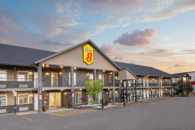 Gallery - Super 8 Fort Mcmurray