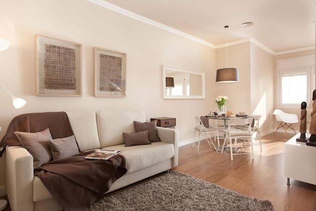 Gallery - Enjoybcn Coliseum Apartments
