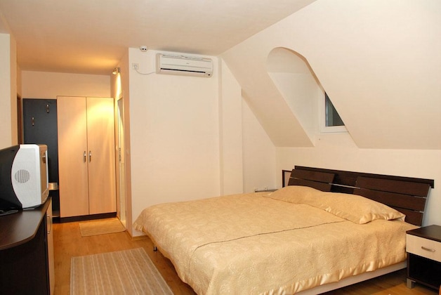 Gallery - Hotel Avis