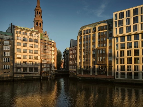 Gallery - Leonardo Hamburg Nikolai