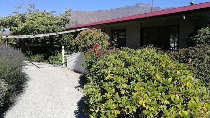 Gallery - Aquarius De Lavender Lake View B&B