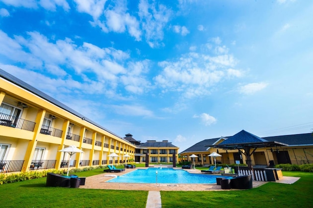 Gallery - Tropical Retreat