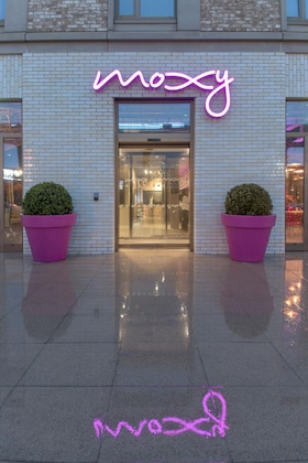 Gallery - Moxy London Excel