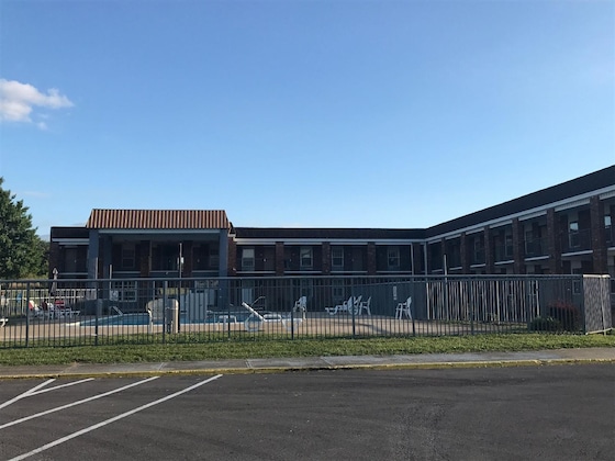 Gallery - Days Inn By Wyndham Cave City