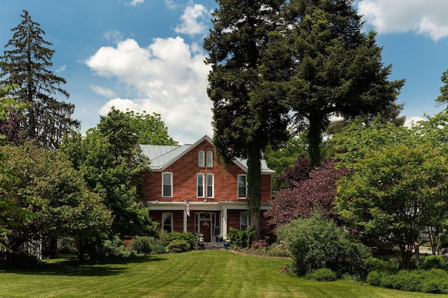 Gallery - South Court Inn