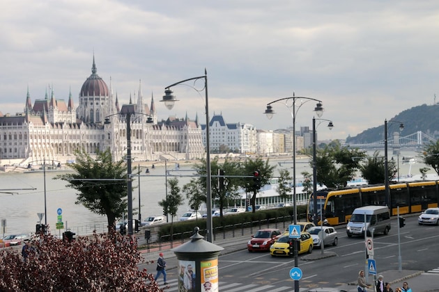 Gallery - Onriver Hotels - Ms Cezanne