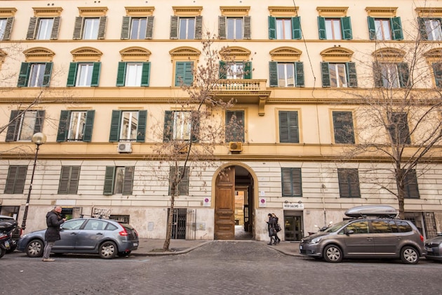 Gallery - Vatican Miracle Suite