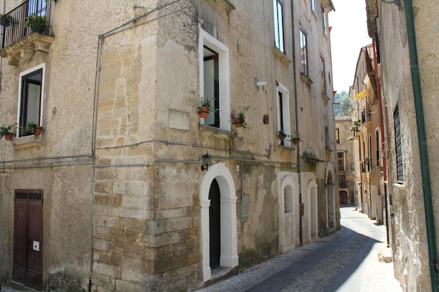 Gallery - Via Dell'astrologo