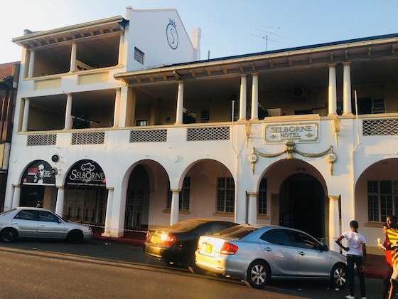 Gallery - Selborne Hotel