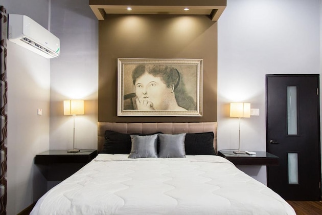Gallery - New Kingston Apartment At The Palms