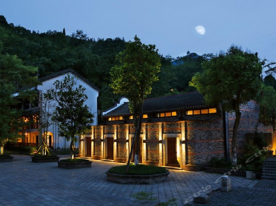 Gallery - Howard Johnson By Life Mountain View Chengdu