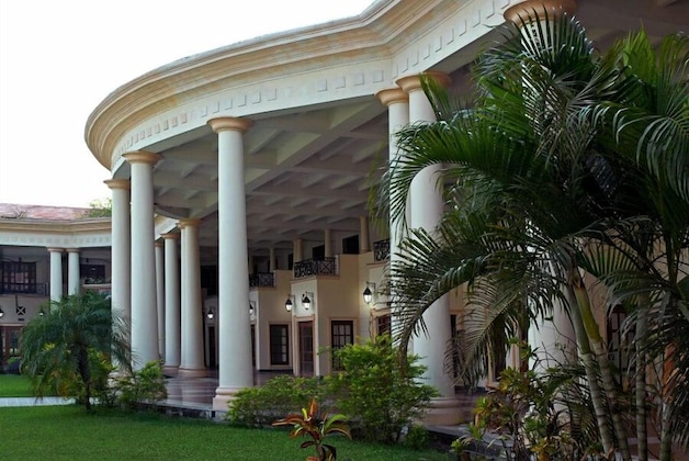 Gallery - The Lake Land Country Club Residency