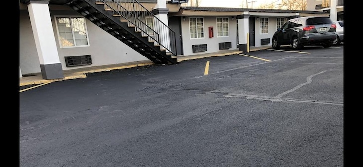 Gallery - Deluxe Inn & Suites