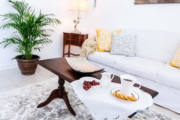 Gallery - Cattleya's New Kingston Guest Apartment