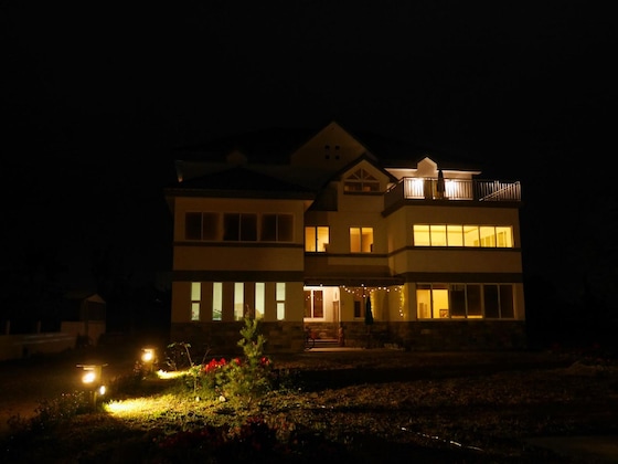 Gallery - White Pine Village