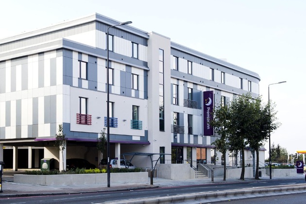 Gallery - Premier Inn London Eltham