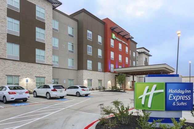 Gallery - Holiday Inn Express & Suites Houston - Hobby Airport Area, an IHG Hotel