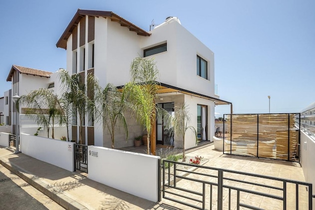 Gallery - Chris Le Mare Luxury Villa By Louis Hotels