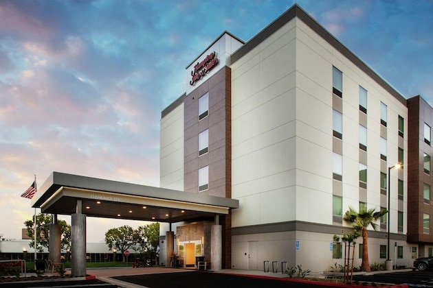 Gallery - Hampton Inn & Suites Irvine Orange County Airport