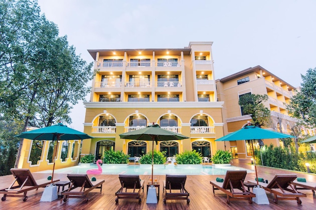 Gallery - Royal Pineapple Hotel | A Welcome To Wealth And Good Fortune