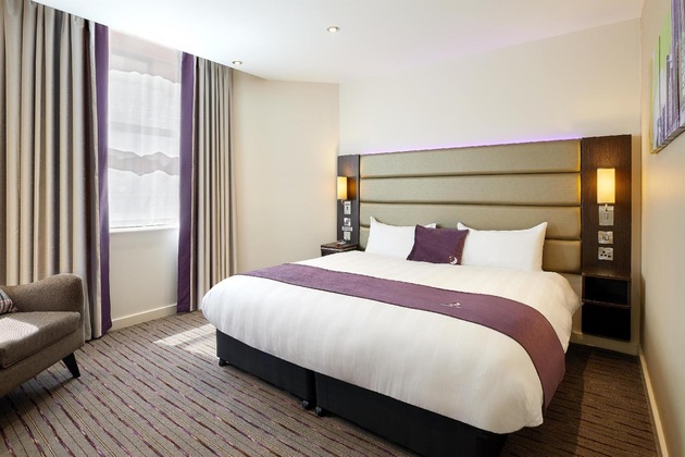 Gallery - Premier Inn Staines Upon Thames