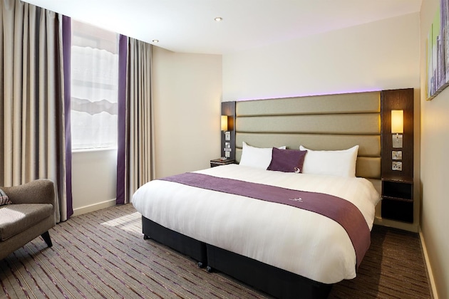 Gallery - Premier Inn Staines Upon Thames
