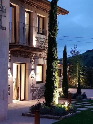 Gallery - La Fuentona De Santillana
