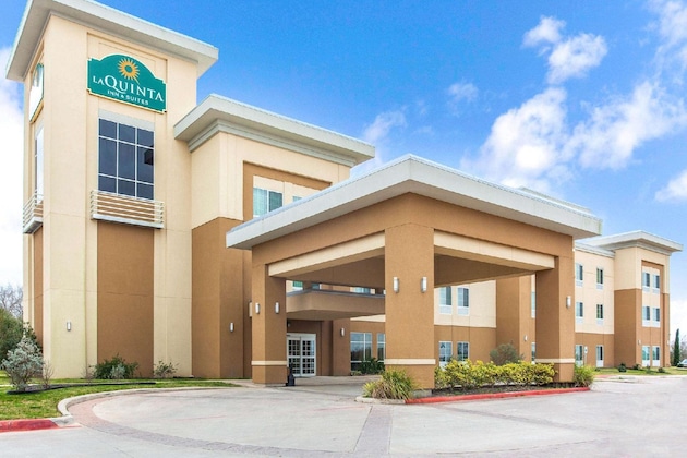 Gallery - La Quinta Inn & Suites By Wyndham Gonzales Tx
