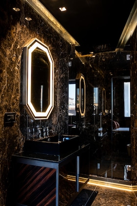 Gallery - U-Visionary Roma Hotel