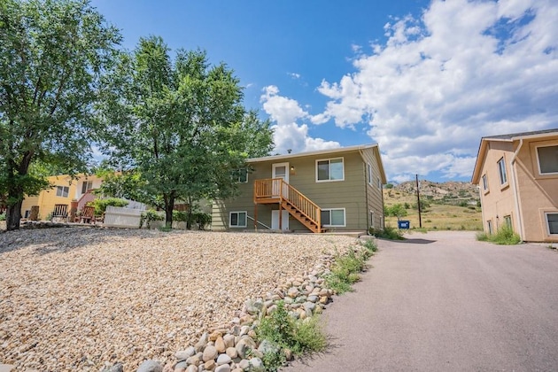 Gallery - 2Br Aptmt Parks Private Deck, Mountain Views!