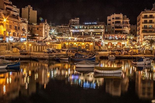 Gallery - Seafront Lux Apartment Wt Pool, Upmarket Area