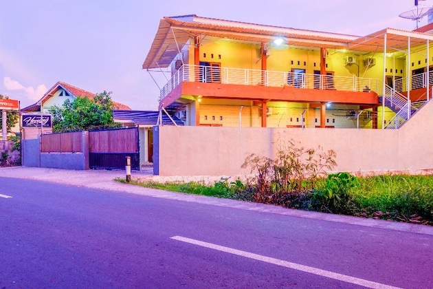 Gallery - Oyo 2450 Hening Homestay