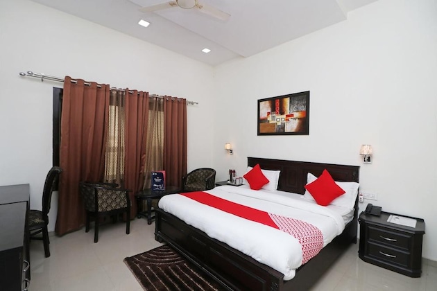 Gallery - Oyo 11878 Hotel De Ds Plaza