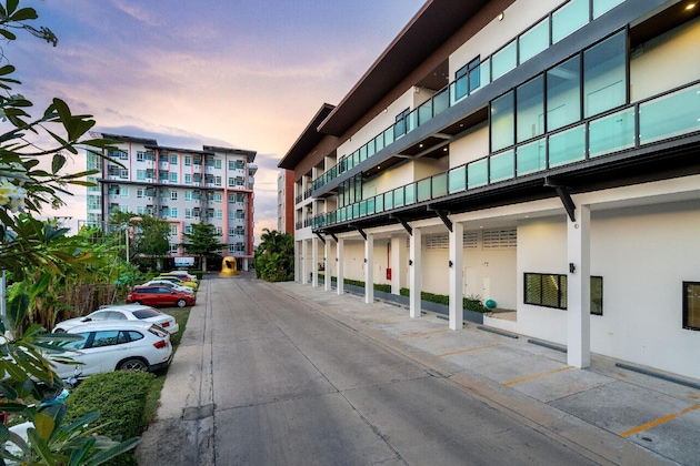 Gallery - The Thames Pool Access Resort Sha+