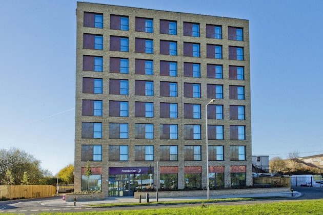 Gallery - Premier Inn London Tolworth