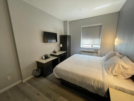 Gallery - King Hotel Brooklyn Sunset Park