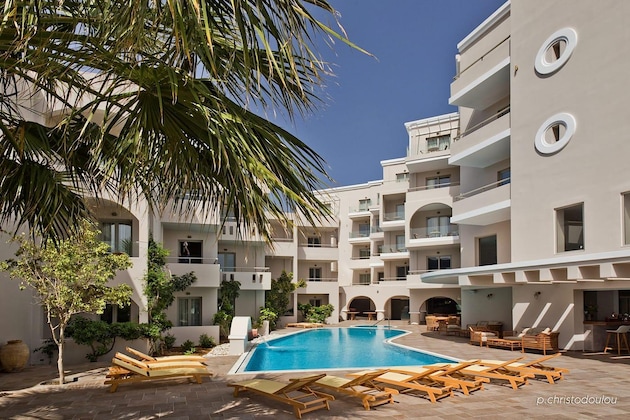 Gallery - Parasol Luxury Hotel & Suites