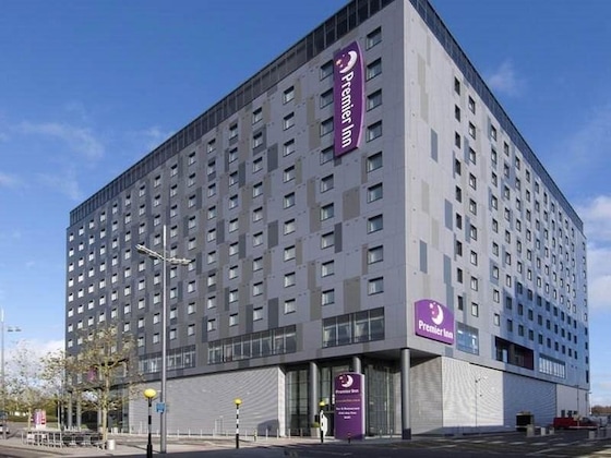 Gallery - Premier Inn London Gatwick Airport North Terminal