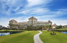 Hilton Pyramids Golf