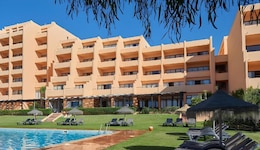 Meia Praia Lagos – Beach Club Apartments
