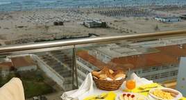 Yellow Praia Monte Gordo