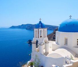 Os cruzeiros mais desejados que visitam Santorini (Grécia)