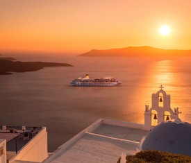 Os cruzeiros mais desejados que visitam Arquipélago de Santorini 