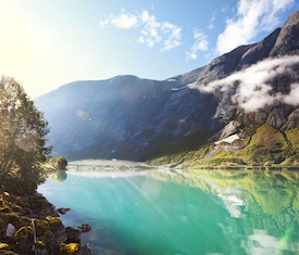 Os cruzeiros mais desejados que visitam Hellesylt (Noruega)