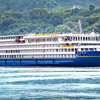 Barco de luxo moderno e elegante