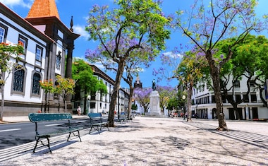  Funchal com hotel e passeio panorâmico incluído